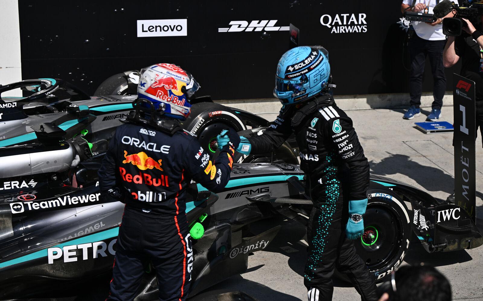 Max Verstappen a George Russell