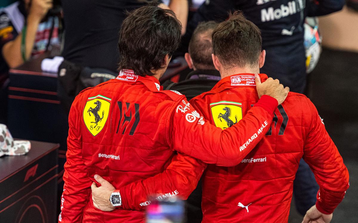 Charles Leclerc a Carlos Sainz