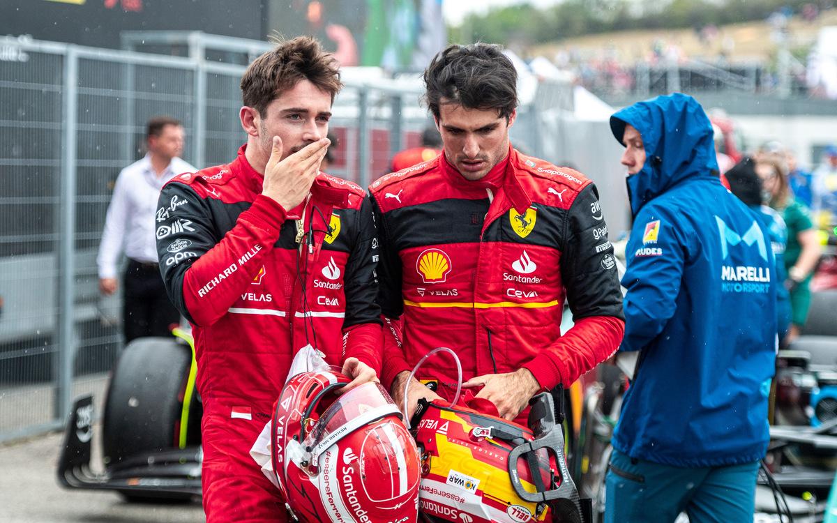 Charles Leclerc a Carlos Sainz