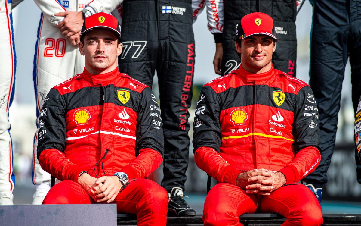 Charles Leclerc a Carlos Sainz