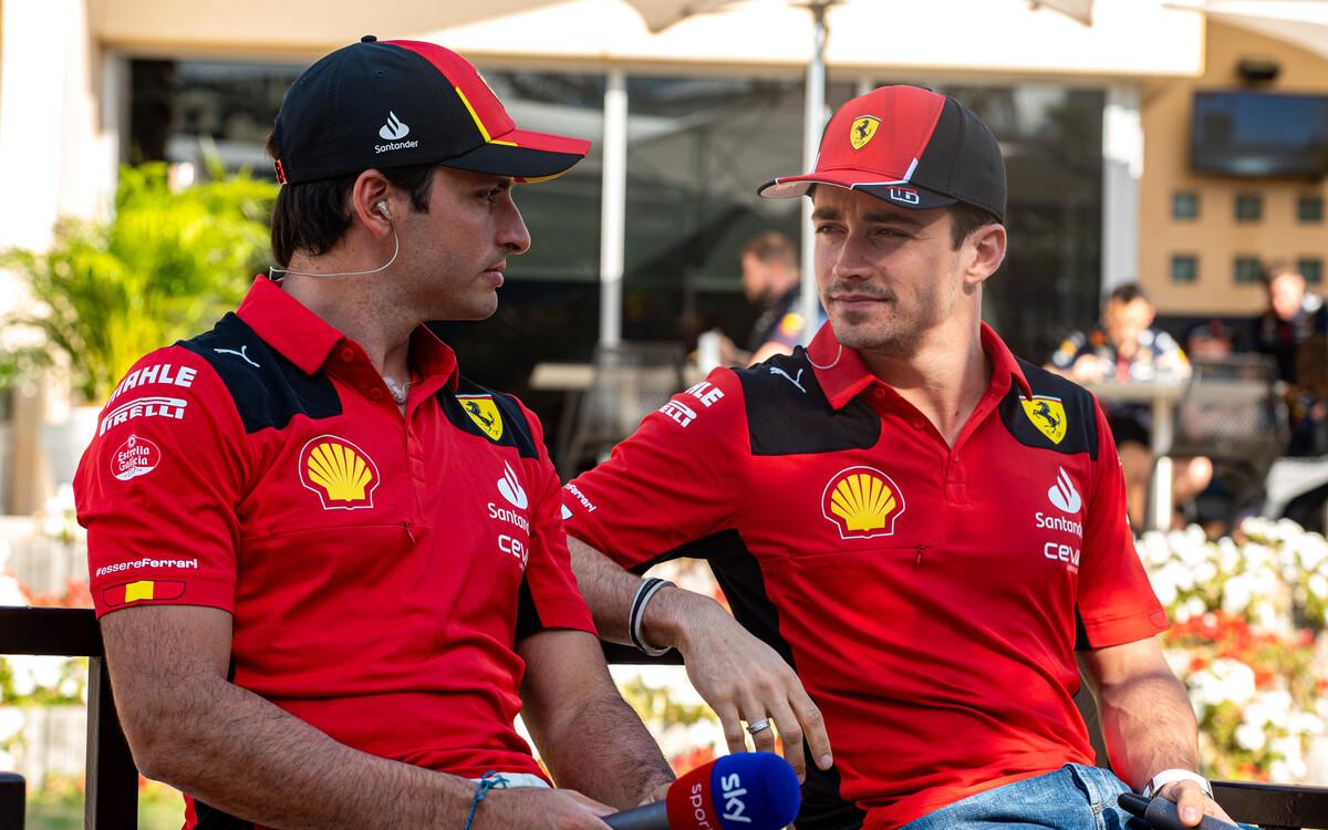 Charles Leclerc a Carlos Sainz