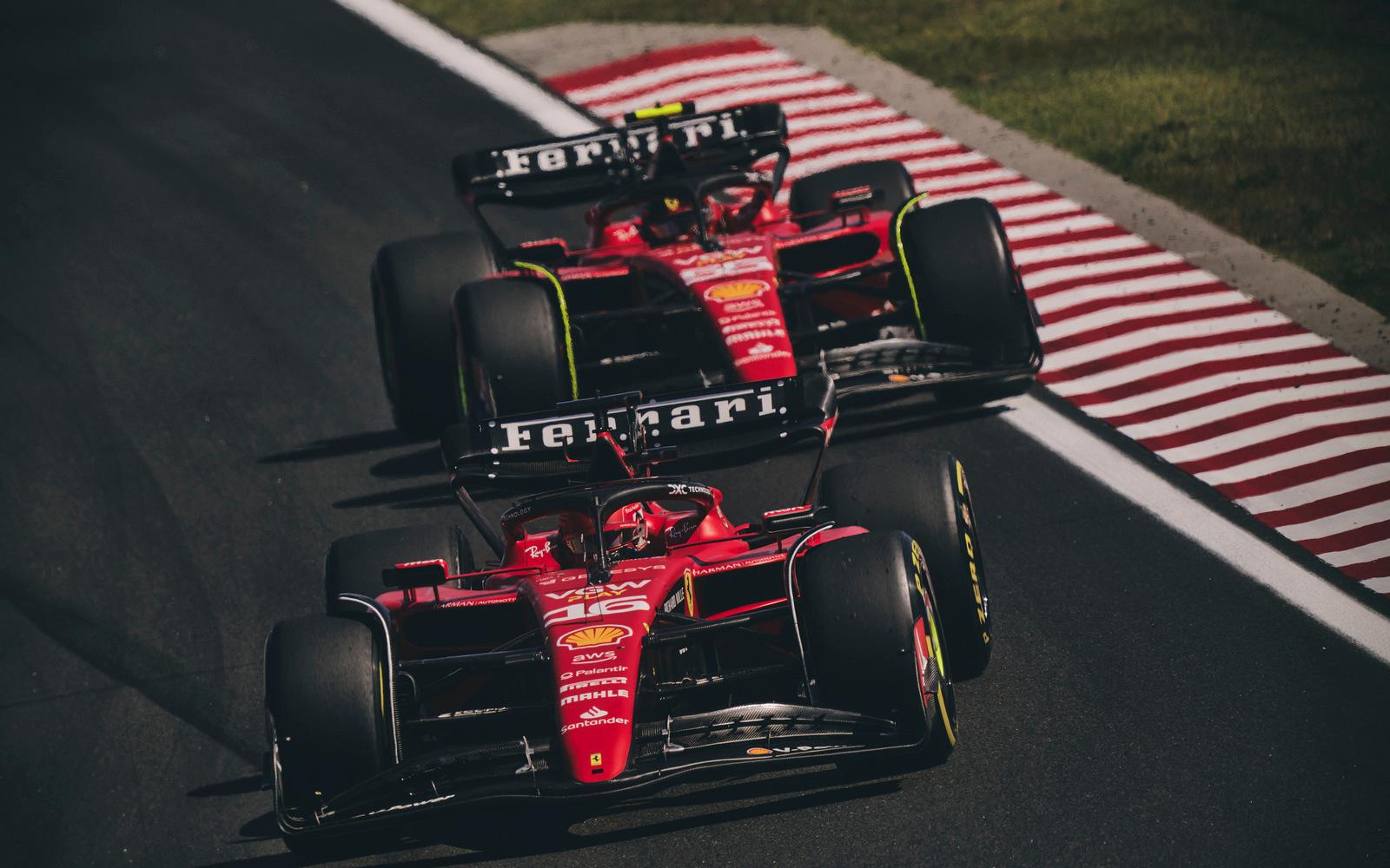 Charles Leclerc a Carlos Sainz