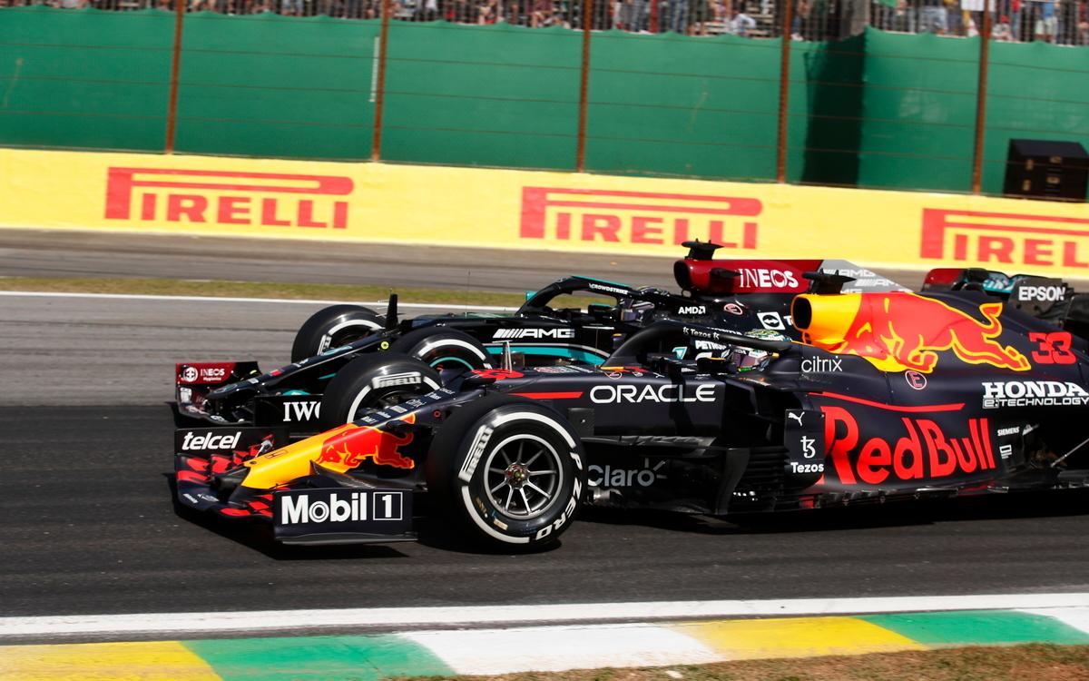 Lewis Hamilton a Max Verstappen