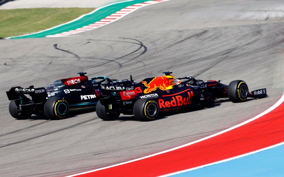 Lewis Hamilton a Max Verstappen