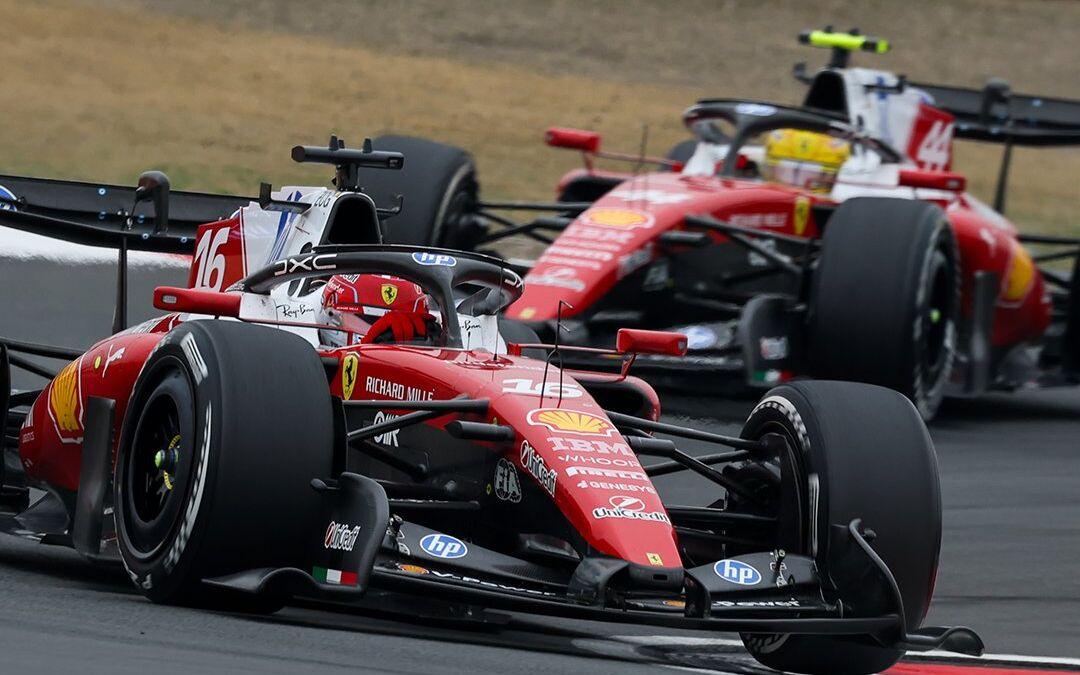 Charles Leclerc a Lewis Hamilton