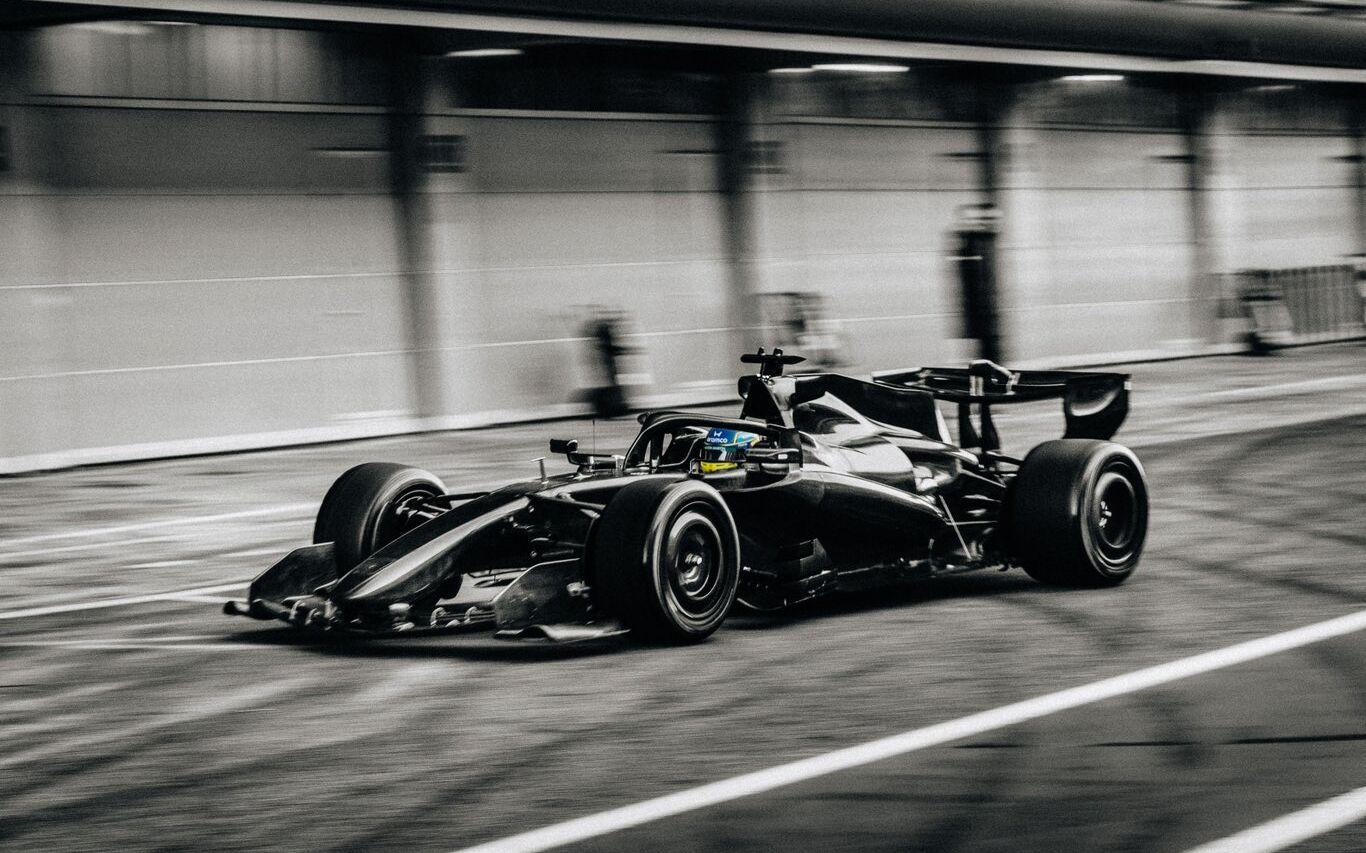 Fernando Alonso a Aston Martin AMR26