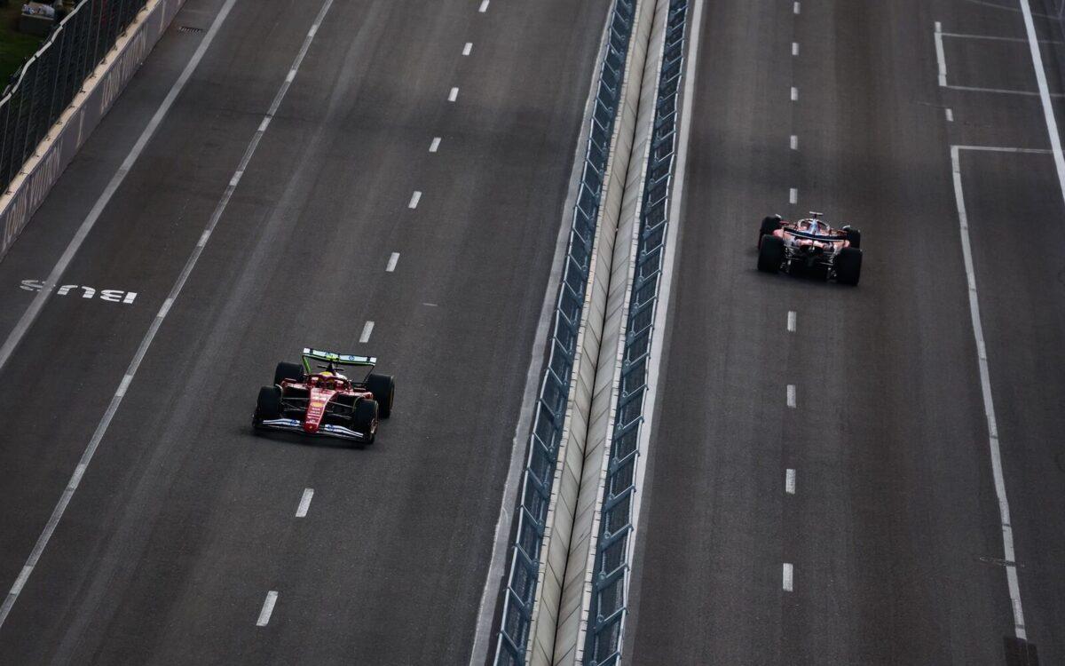 Charles Leclerc a Lewis Hamilton
