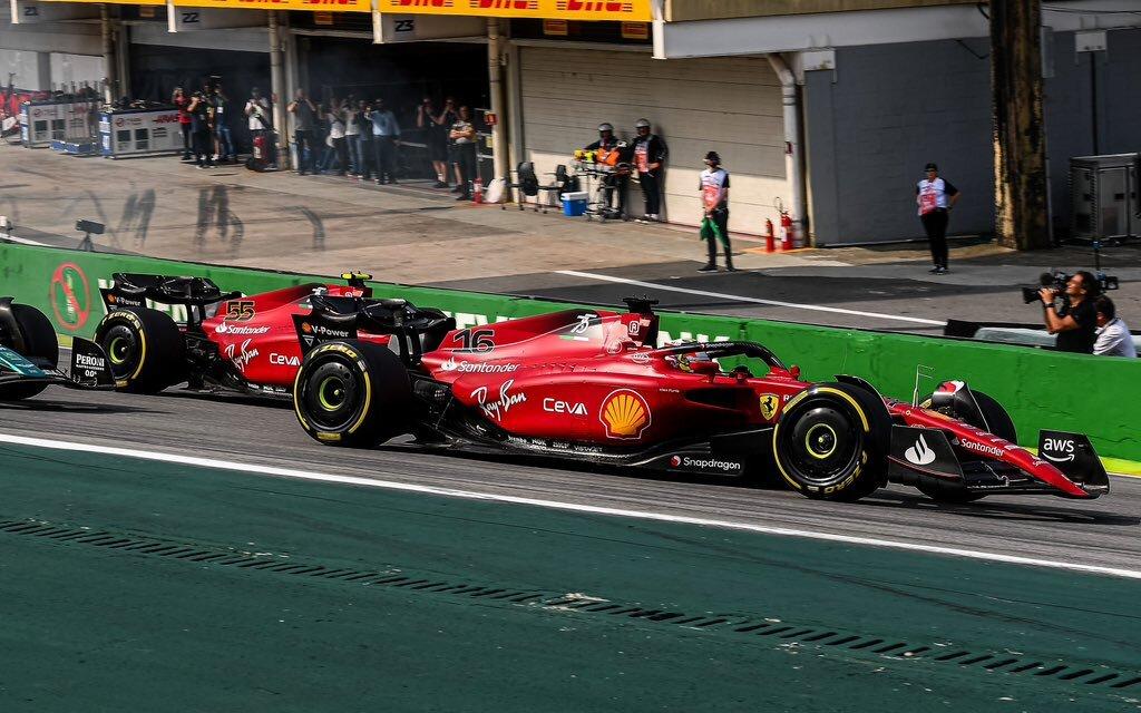 Charles Leclerc a Carlos Sainz