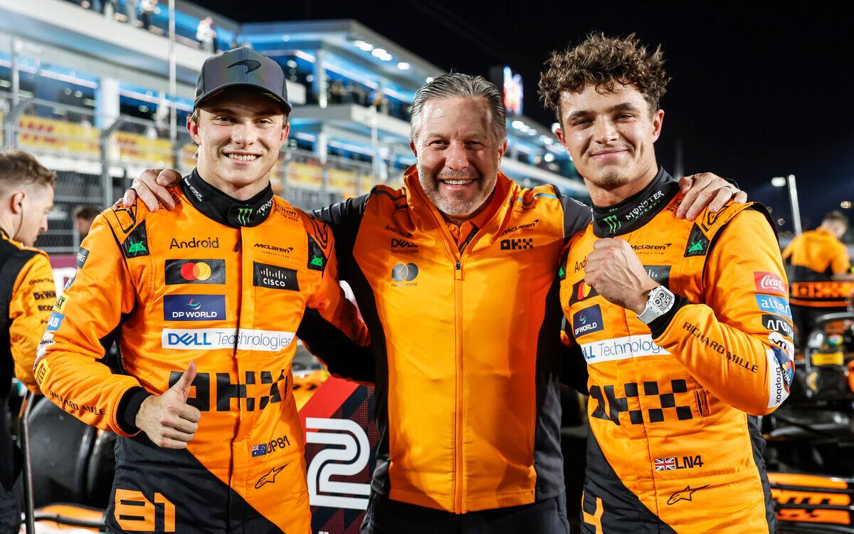 Oscar Piastri, Zak Brown a Lando Norris