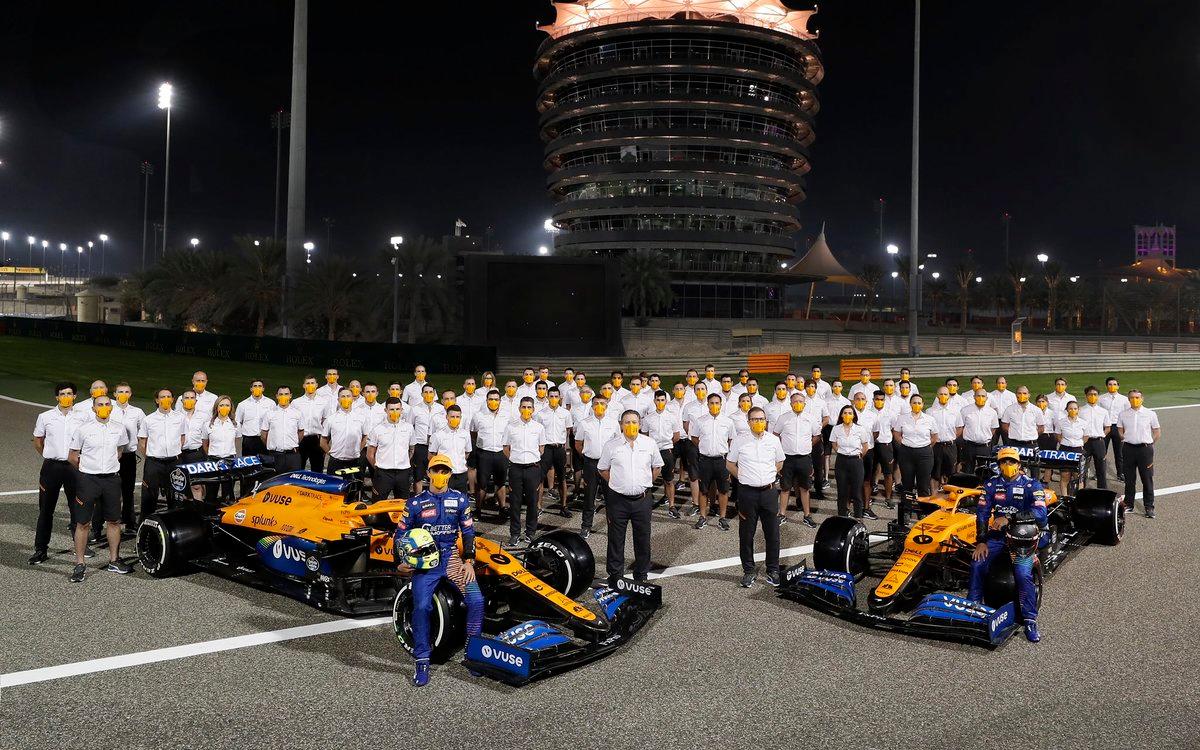 McLaren, ilustračné, tímové fotenie, Sainz, Norris, Brown, Seidl