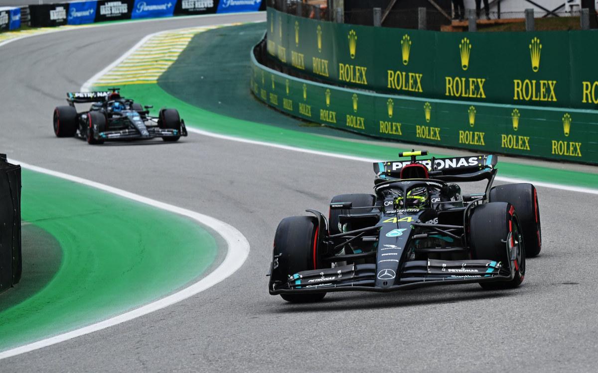 Lewis Hamilton pred Georgeom Russellom