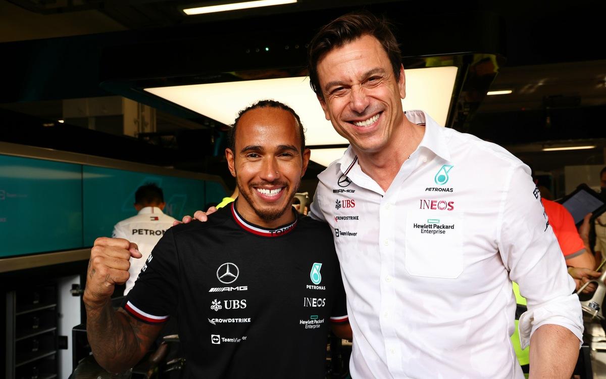 Lewis Hamilton a Toto Wolff