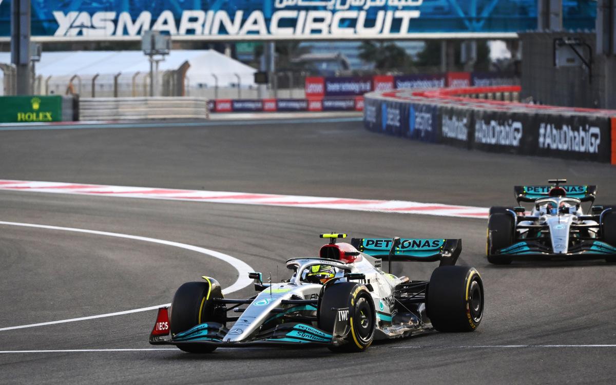 Lewis Hamilton a George Russell