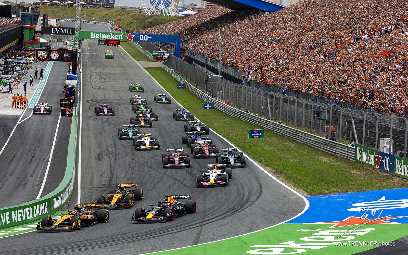 Oscar Piastri, Max Verstappen a Lando Norris po štarte VC Holandska 2025