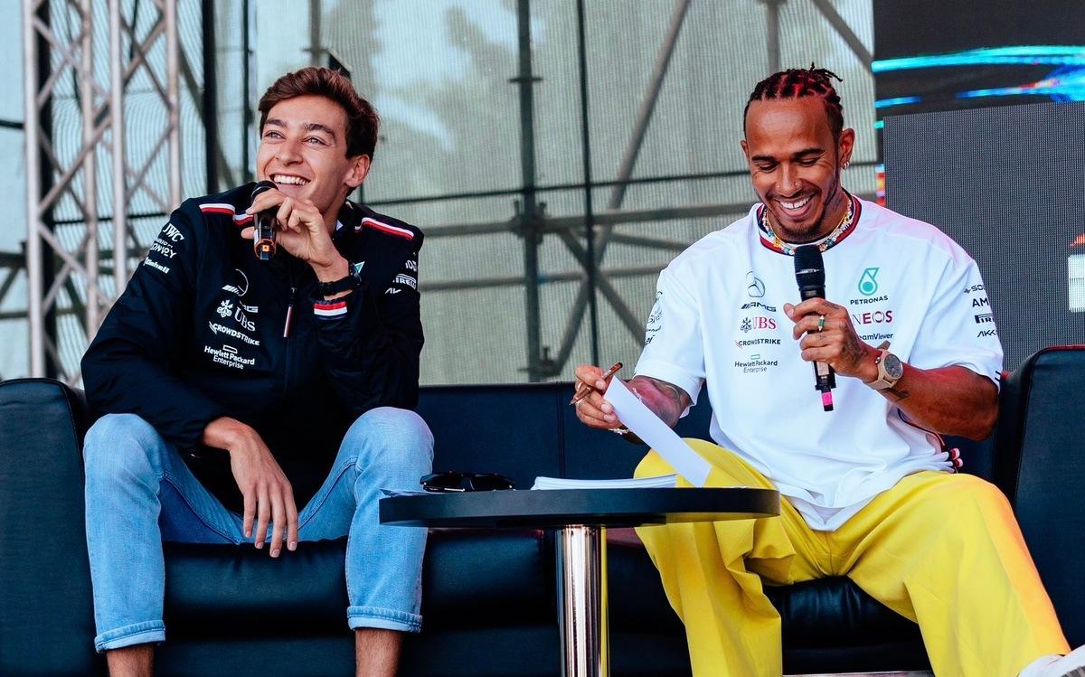 Lewis Hamilton a George Russell