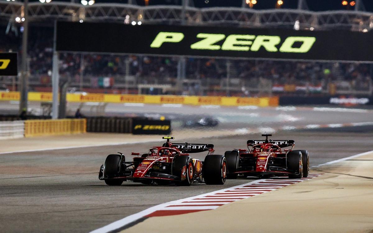 Carlos Sainz a Charles Leclerc