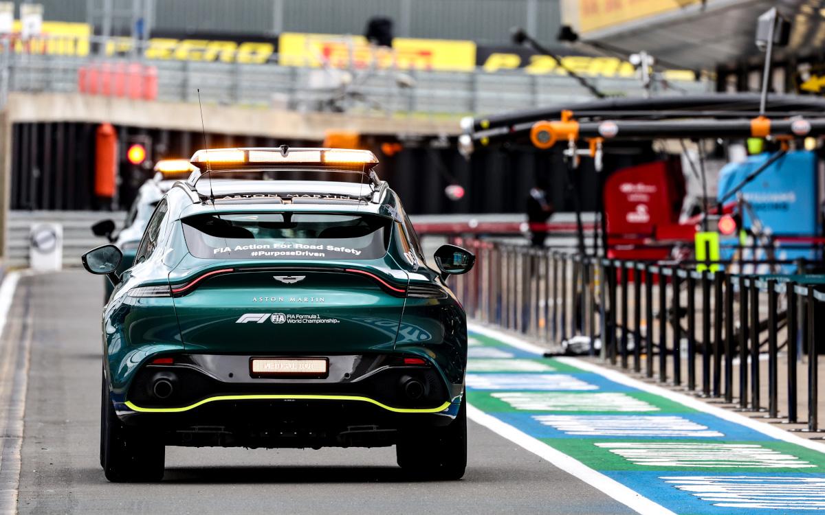 Lekárske vozidlo Aston Martin