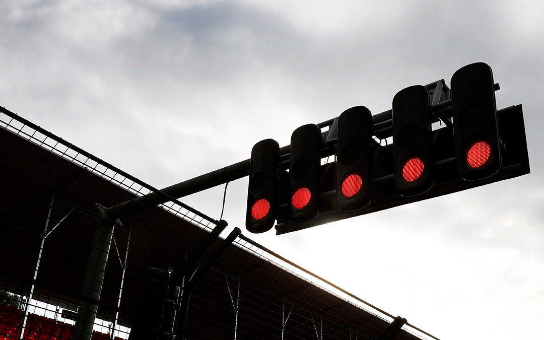 Červené štartové svetlá
