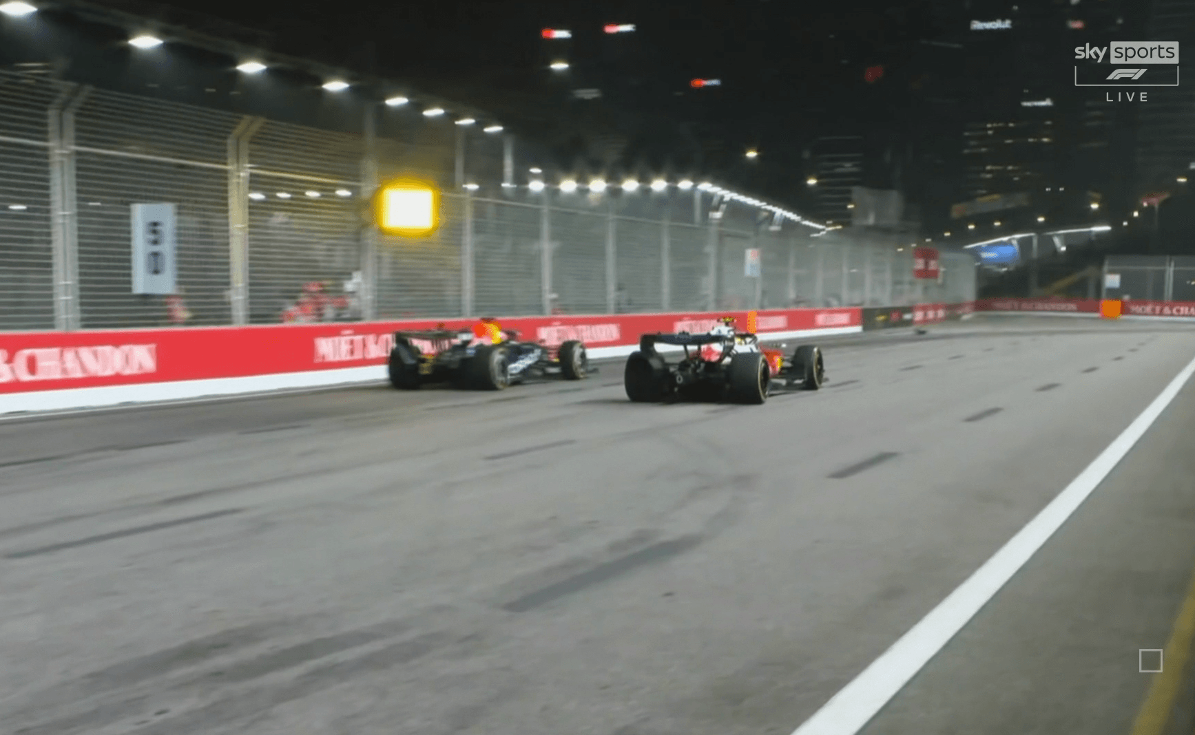 Incident medzi Maxom Verstappenom a Lewisom Hamiltonom