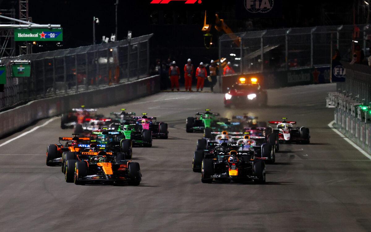 Lando Norris a Max Verstappen po štarte VC Las Vegas (1)