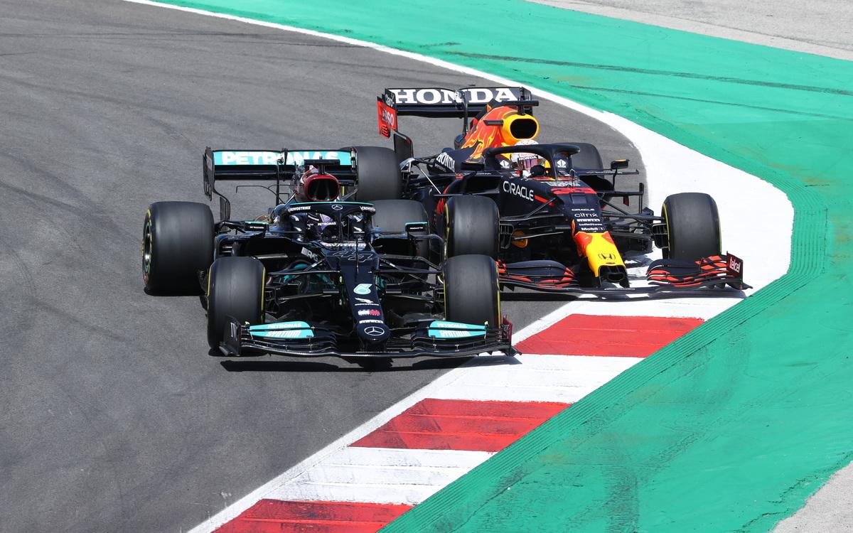 Lewis Hamilton a Max Verstappen