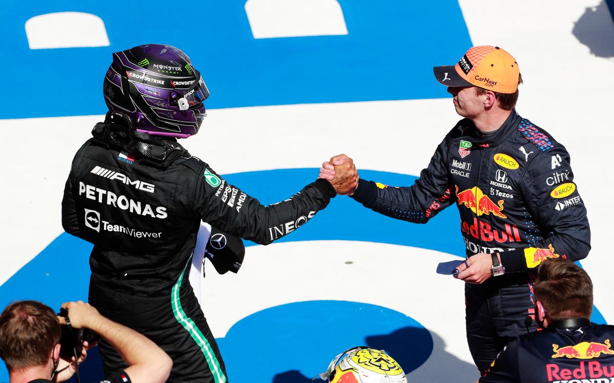 Lewis Hamilton a Max Verstappen