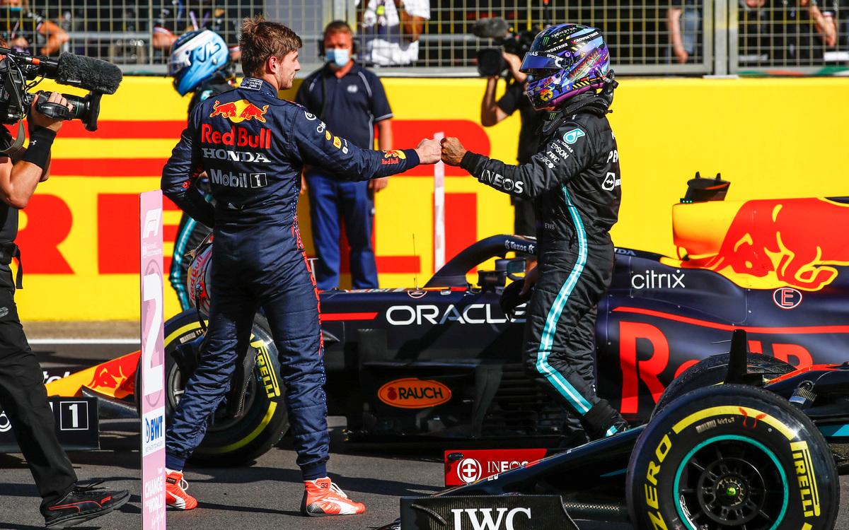 Lewis Hamilton a Max Verstappen