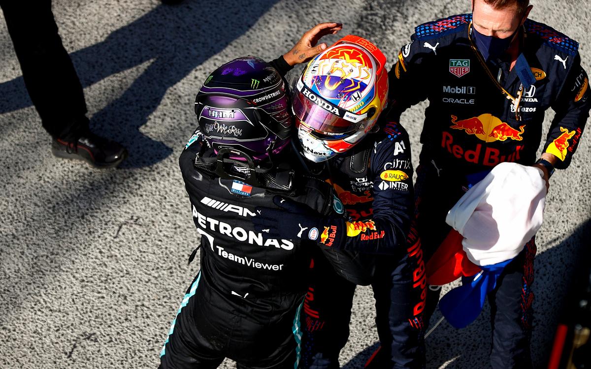 Lewis Hamilton a Max Verstappen