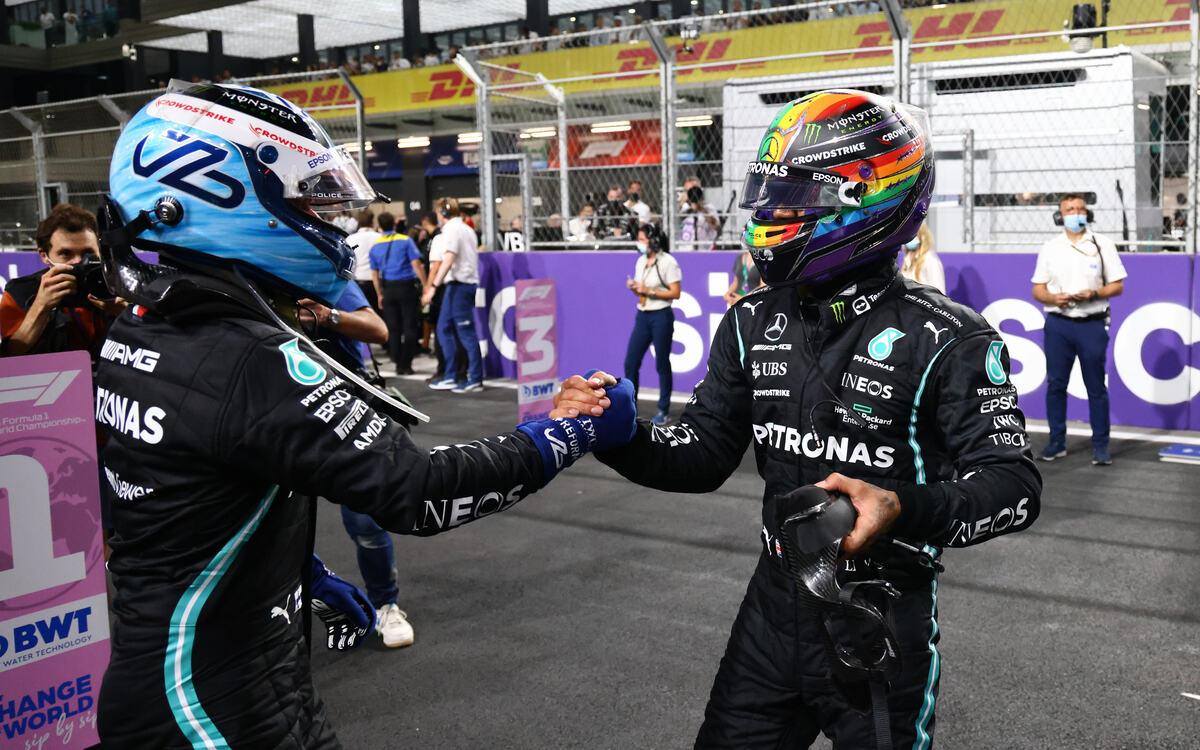 Valtteri Bottas a Lewis Hamilton