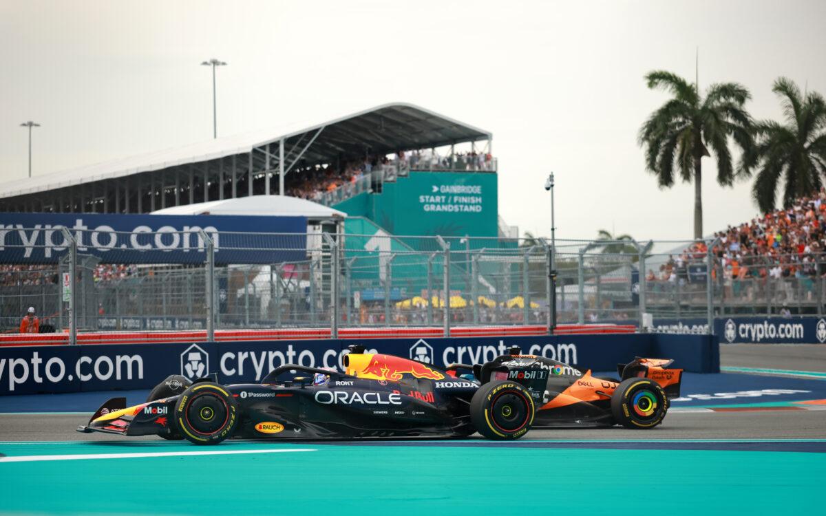 Max Verstappen a Oscar Piastri