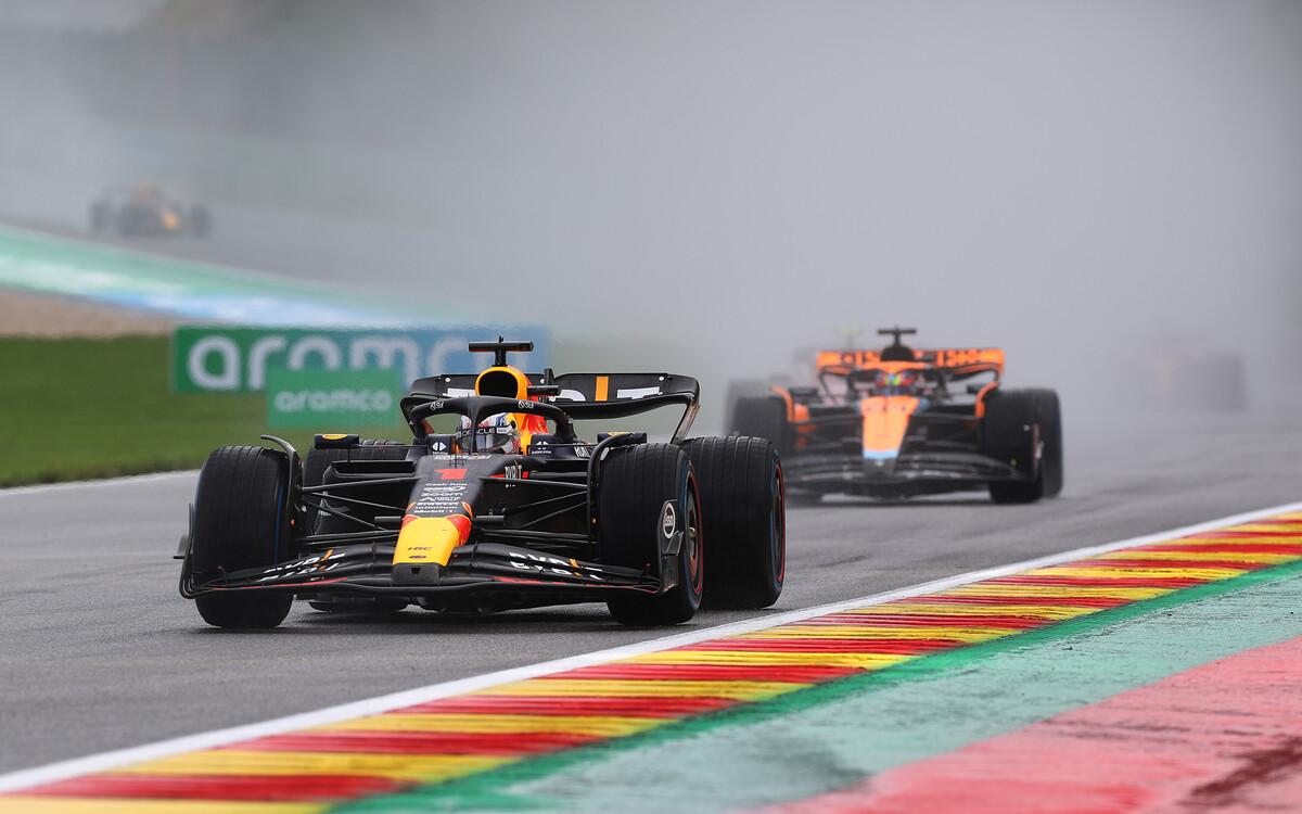 Max Verstappen a Oscar Piastri