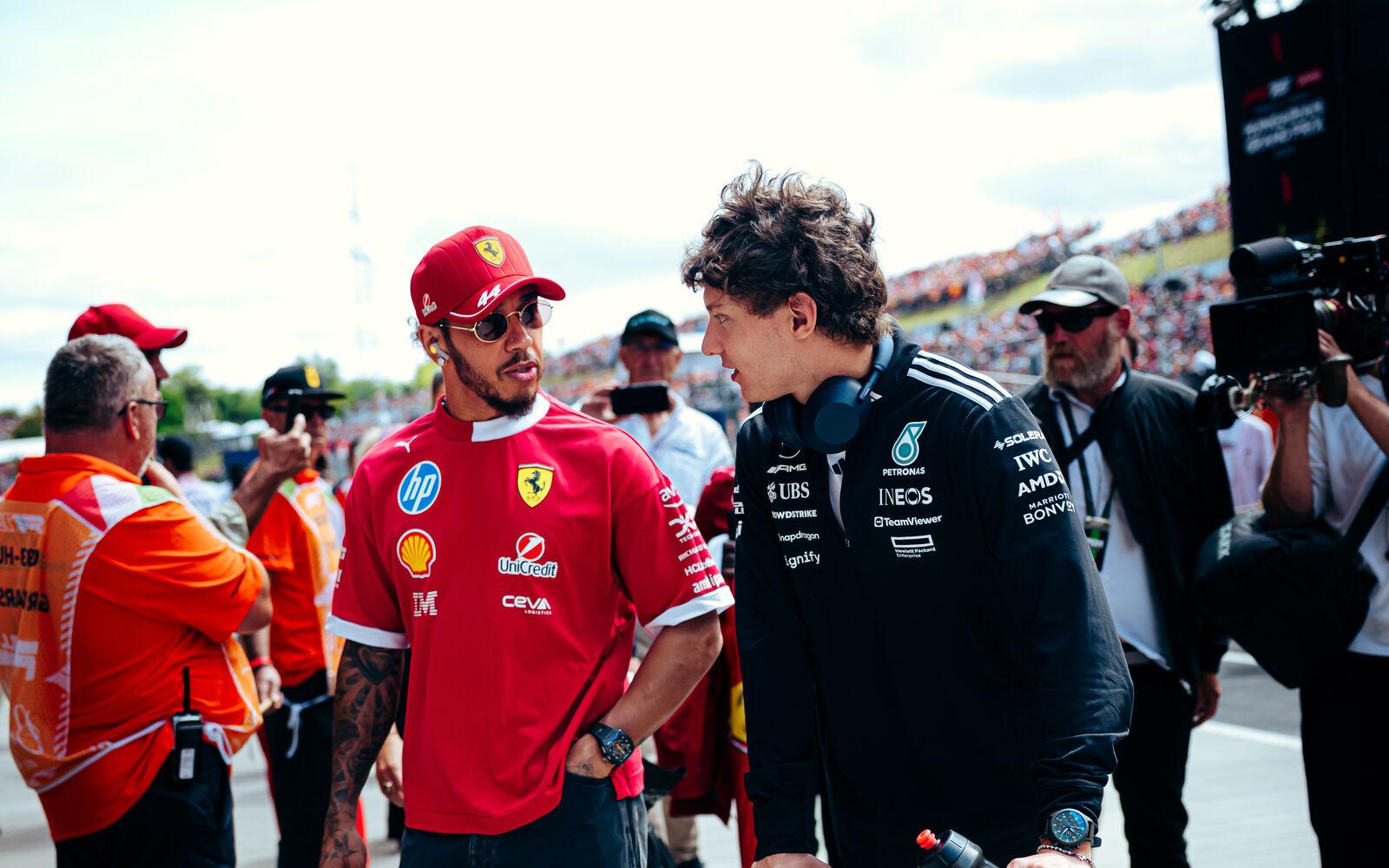 Lewis Hamilton a Kimi Antonelli