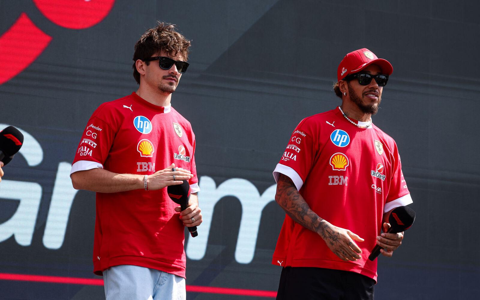 Charles Leclerc a Lewis Hamilton