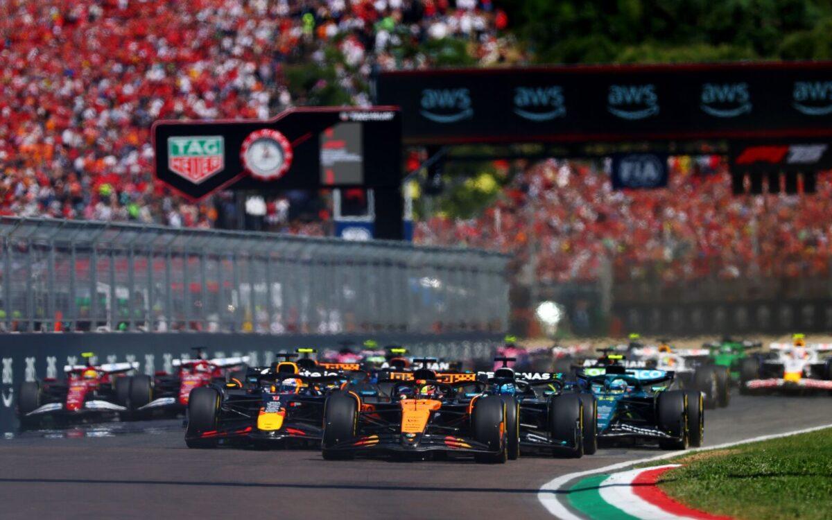 Oscar Piastri a Max Verstappen po tarte VC Emilia Romagna 2025