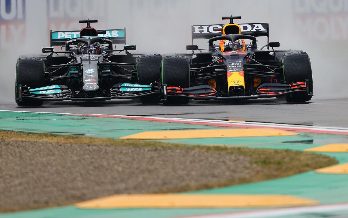 Max Verstappen a Lewis Hamilton