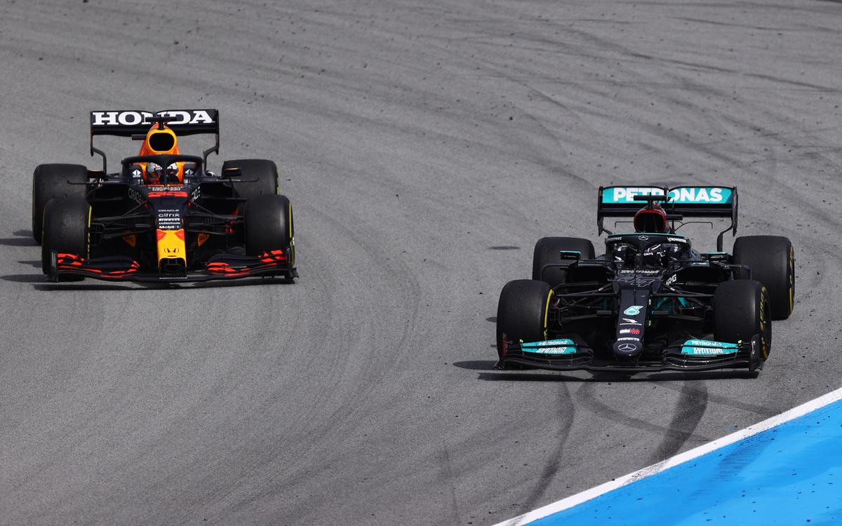 Max Verstappen a Lewis Hamilton