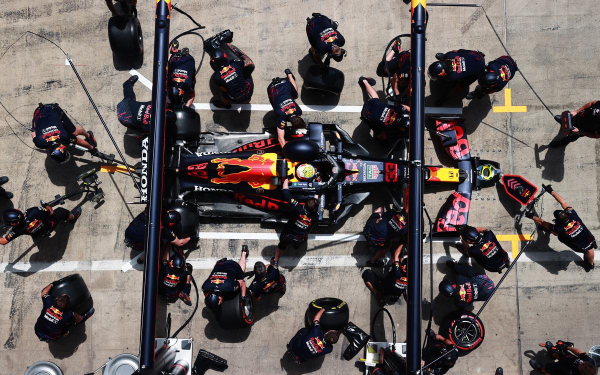 Max Verstappen v boxoch, pitstop