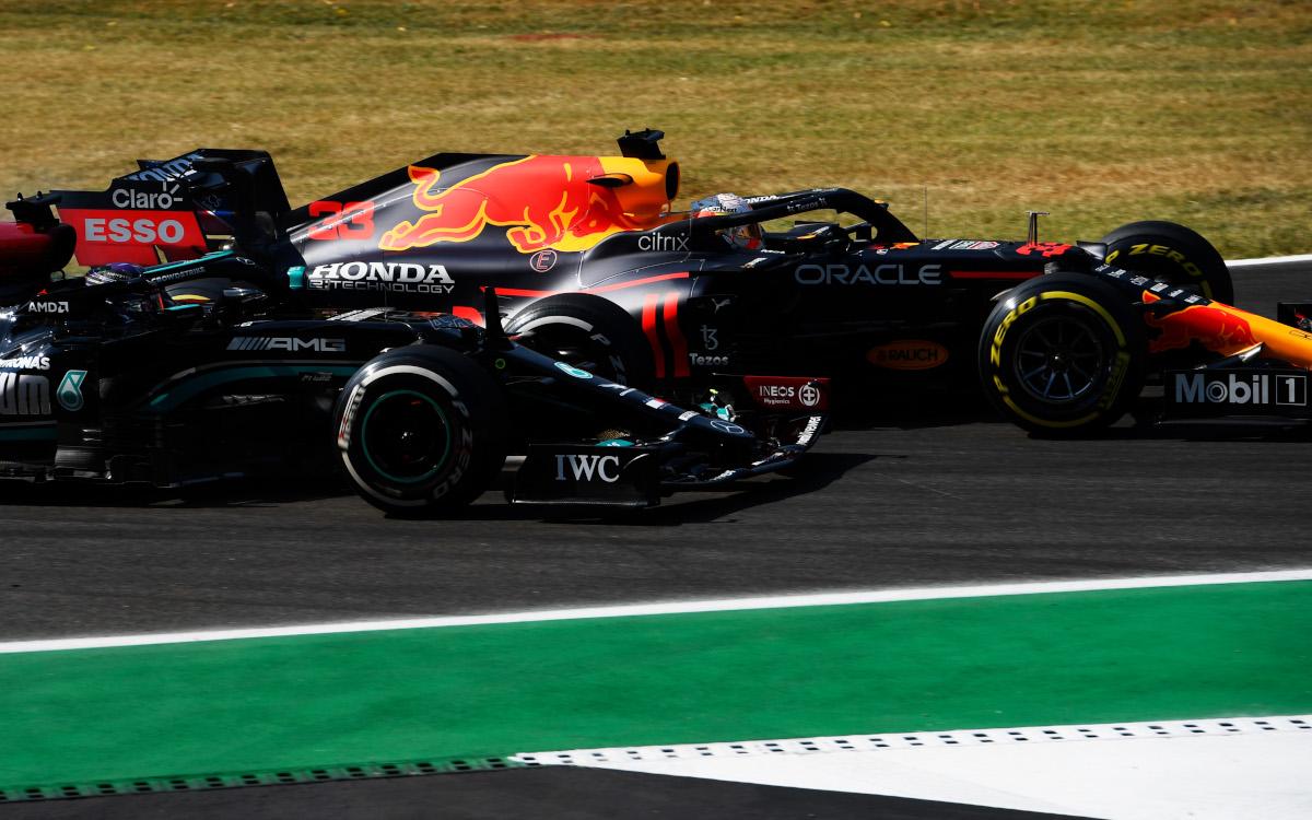 Max Verstappen a Lewis Hamilton