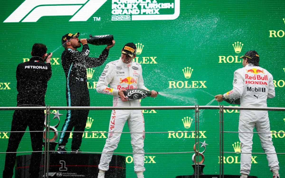 Pódium po VC Turecka 2021, Valtteri Bottas, Max Verstappen, Sergio Pérez