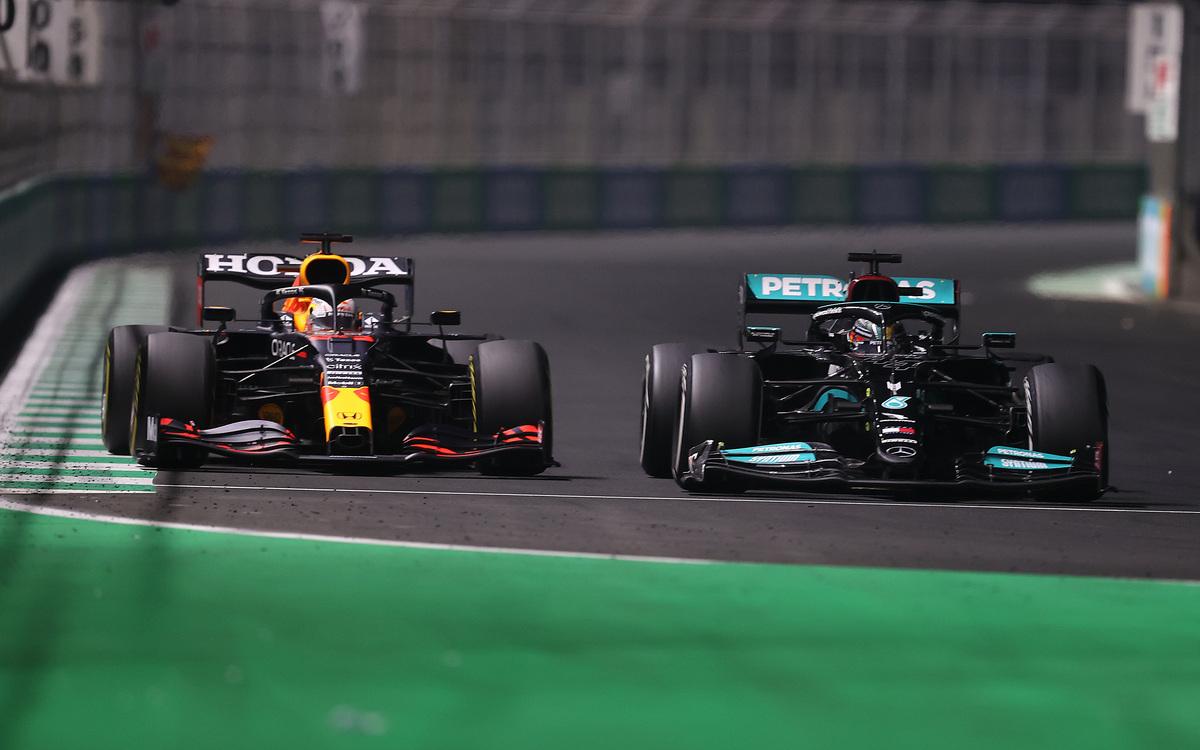 Max Verstappen a Lewis Hamilton