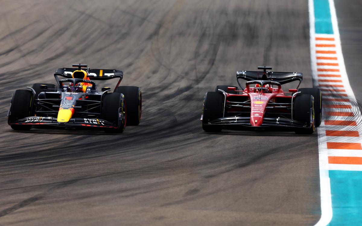 Max Verstappen a Charles Leclerc