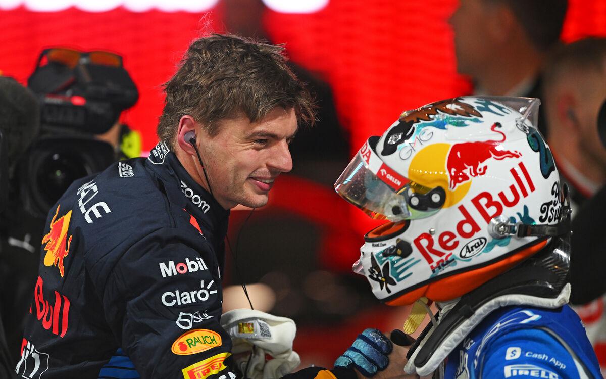 Max Verstappen a Júki Cunoda