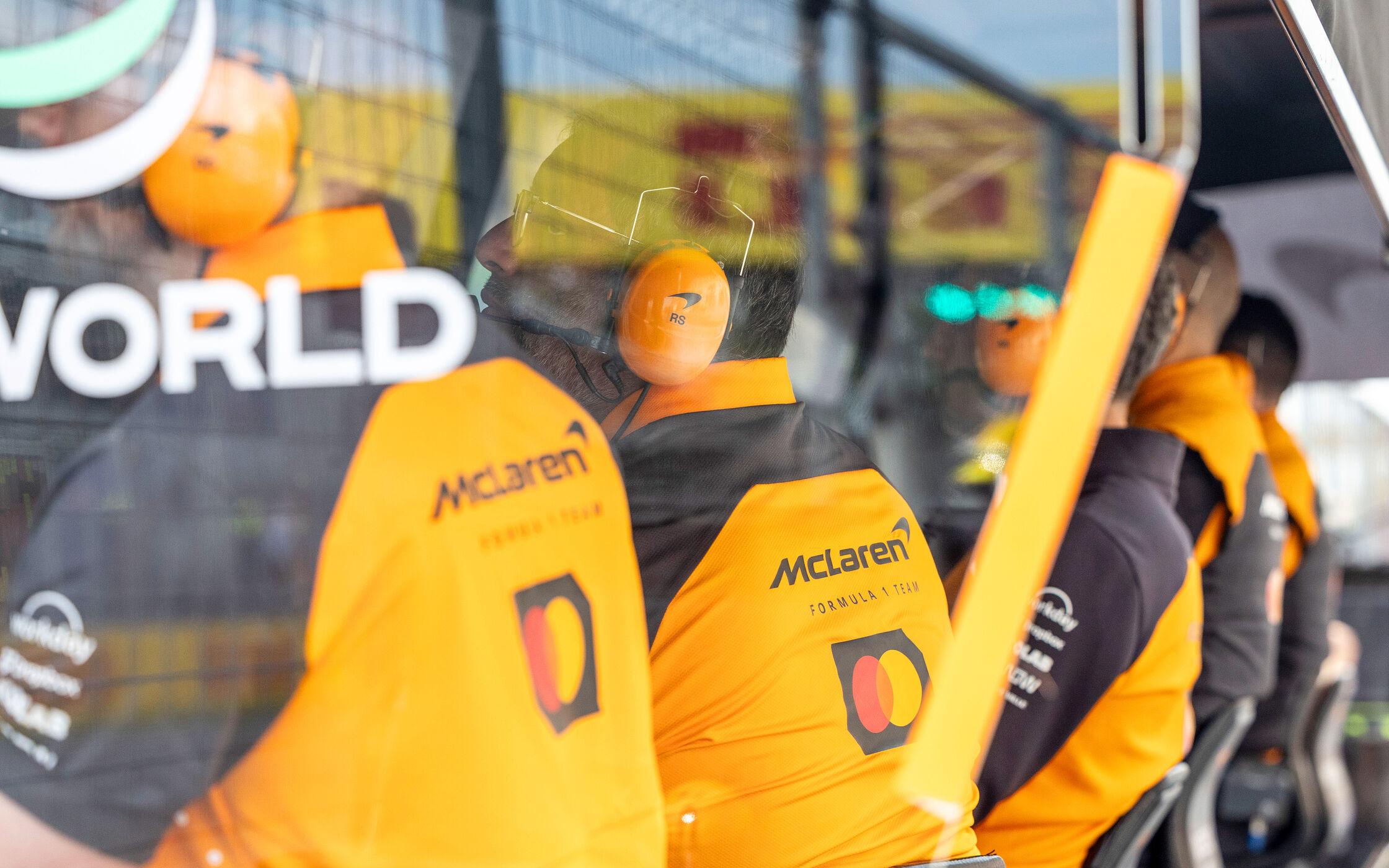 Boxový múrik McLarenu