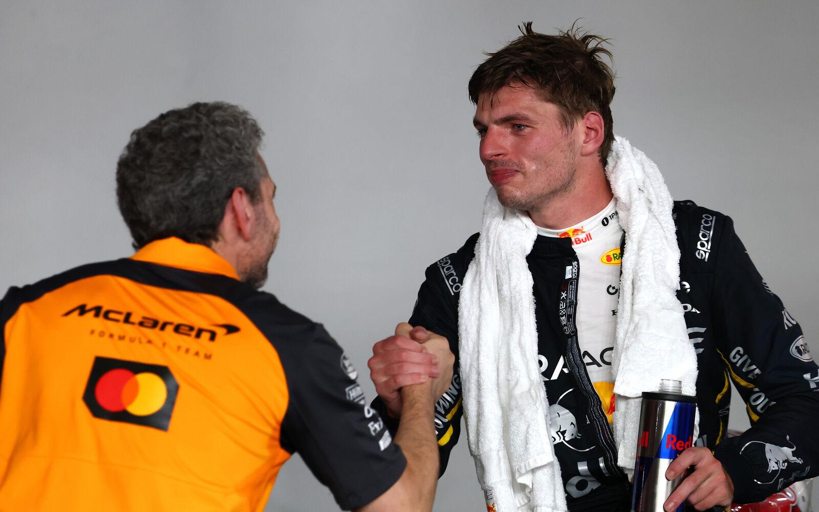 Max Verstappen a Andrea Stella