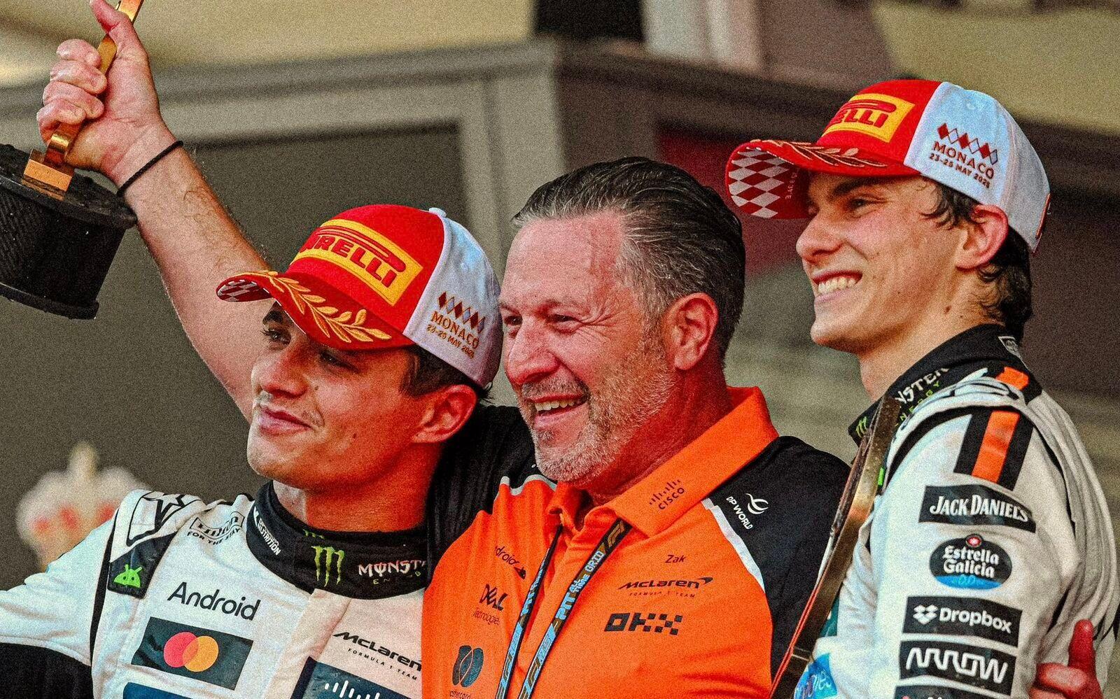 Lando Norris, Zak Brown a Oscar Piastri