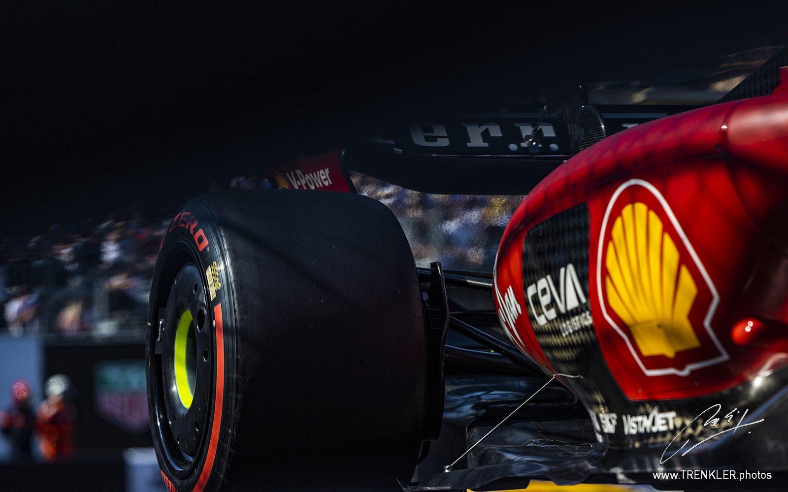 Charles Leclerc, Carlos Sainz, monopost Ferrari SF-23, pneumatika Pirelli