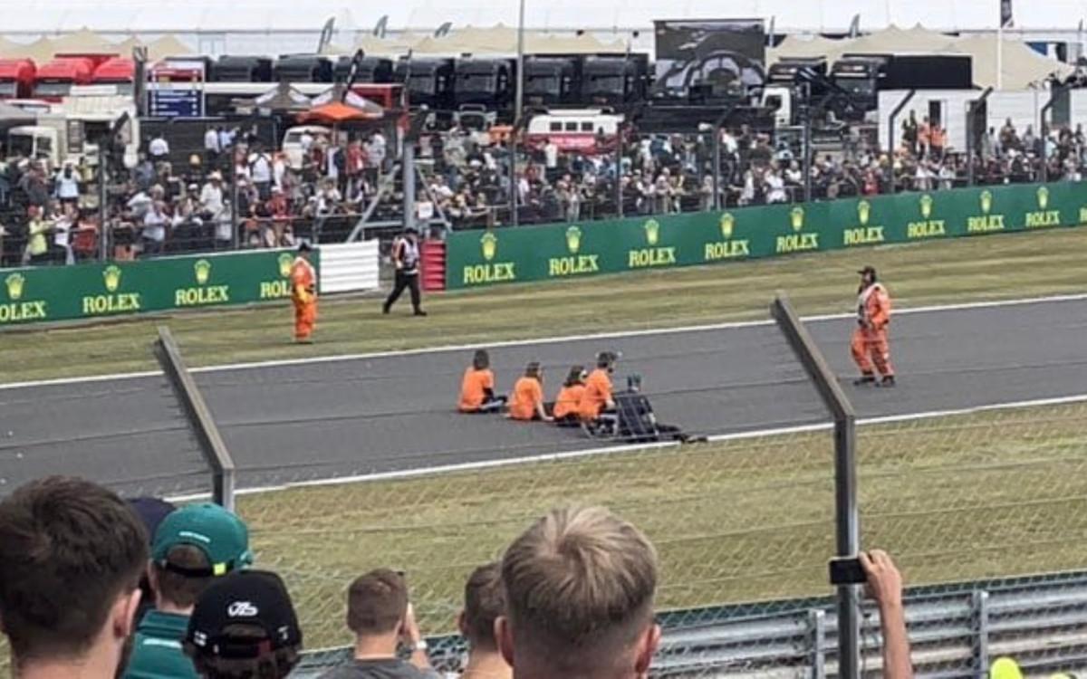 Protestujúci na okruhu v Silverstone