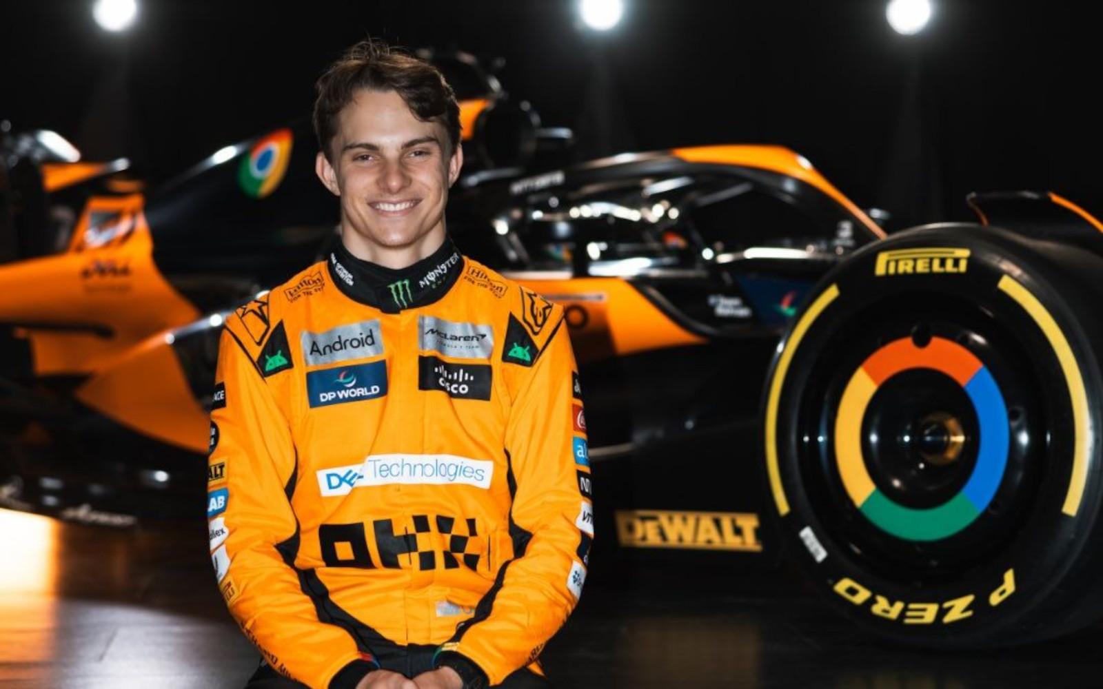 McLaren so strieborným lakovaním MCL60, Oscar Piastri