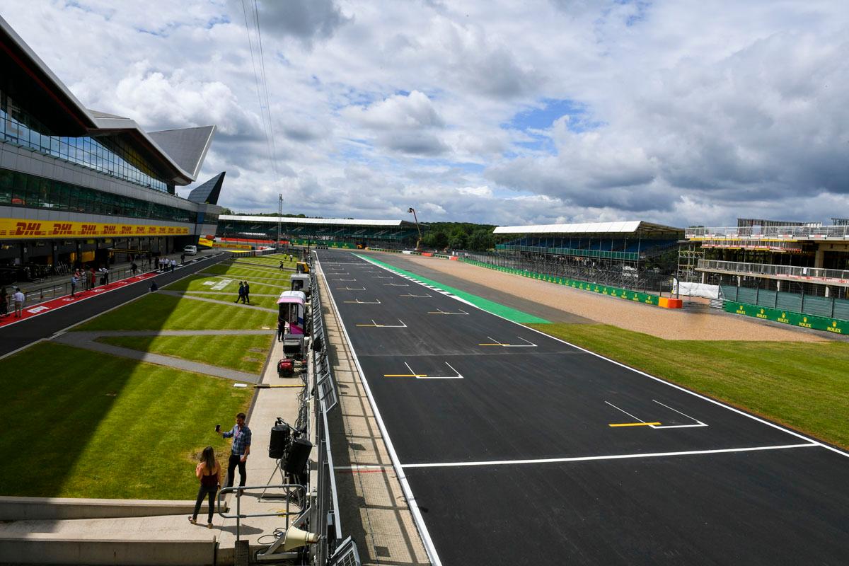 štartový rošt v Silverstone