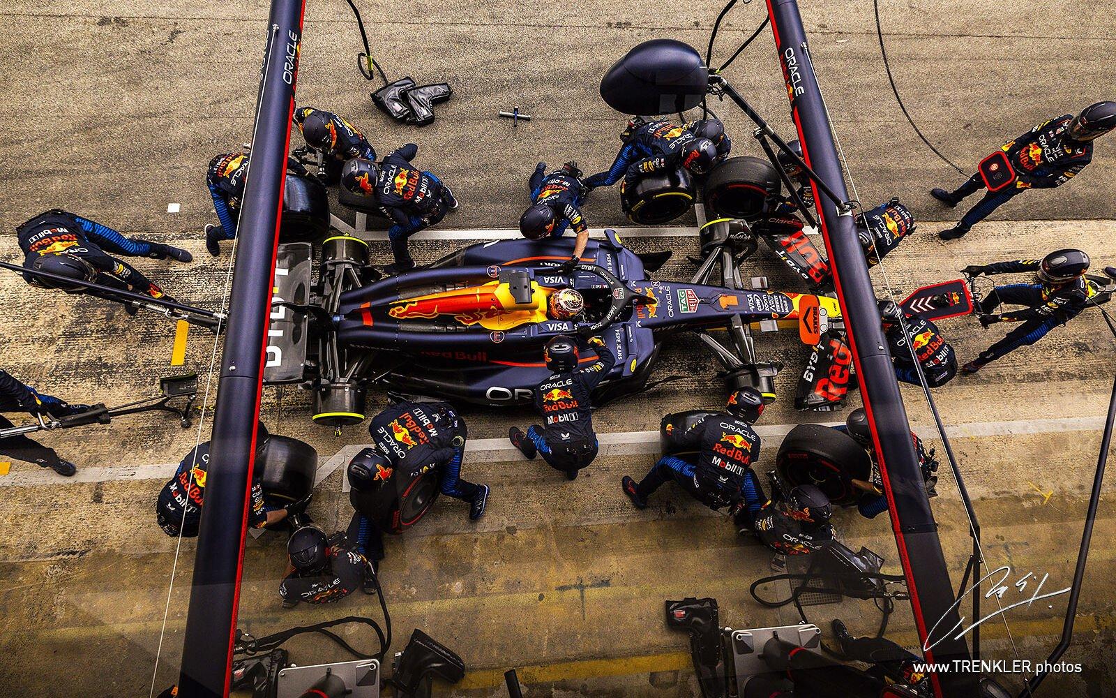 Max Verstappen v boxoch